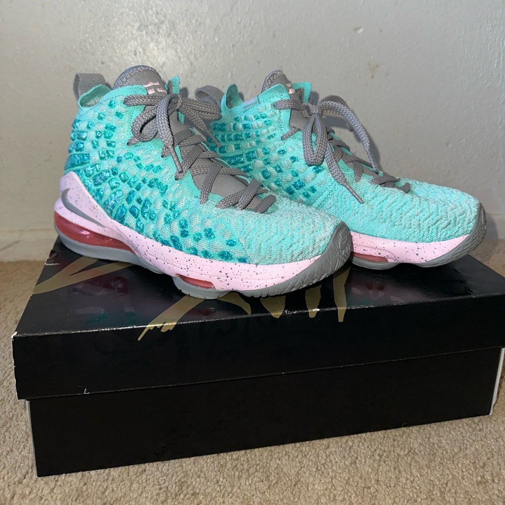 NIKE Lebron 17 South Beach